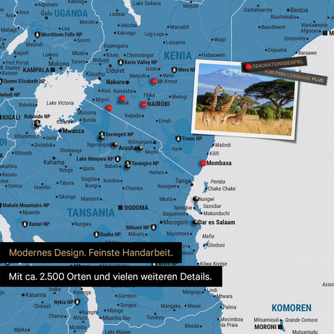 Detailreiche Afrika-Karte als Pinnwand in Blau zur Markierung von 2.500 Reisezielen in Tansania, Kenia und vielen anderen afrikanischen Ländern – ideal für die Markierung vergangener Reisen und zukünftiger Reisepläne