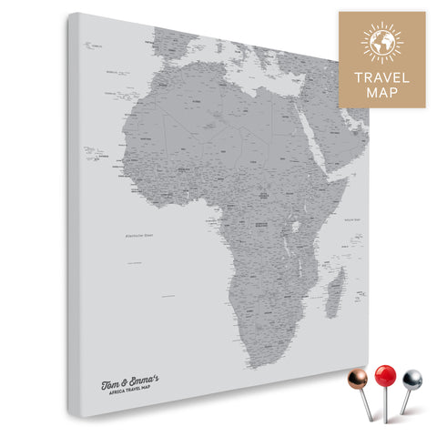 Afrika-Karte in Hellgrau als Pinn-Leinwand, perfekt zum Markieren und Planen von Reisen, hier kaufen