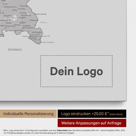 Deutschland-Karte als Pinn-Leinwand in Hellgrau mit Eindruck eines Firmenlogos