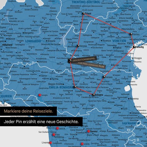 Moderne Italien Landkarte in der Farbe Blau als Pinn-Leinwand zeigt einen Ausschnitt der Lombarbei, Südtirol und Venetien, in der bereits besuchte Reiseziele durch Pins markiert sind