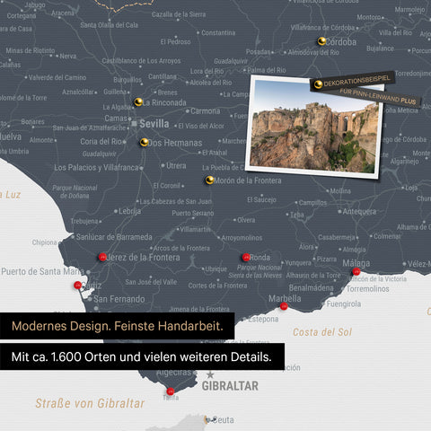 Spanien- & Portugal Landkarte in Denim Blue als Leinwand zum Pinnen zeigt einen Ausschnitt der Costa del Sol mit vielen Details wie Nationalparks, Flüssen und zahlreichen kleinen Orten und Städten, die mit Pins markiert sind