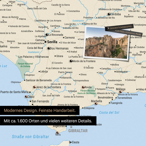Spanien- & Portugal Landkarte in Multicolor Classic als Leinwand zum Pinnen zeigt einen Ausschnitt der Costa del Sol mit vielen Details wie Nationalparks, Flüssen und zahlreichen kleinen Orten und Städten, die mit Pins markiert sind