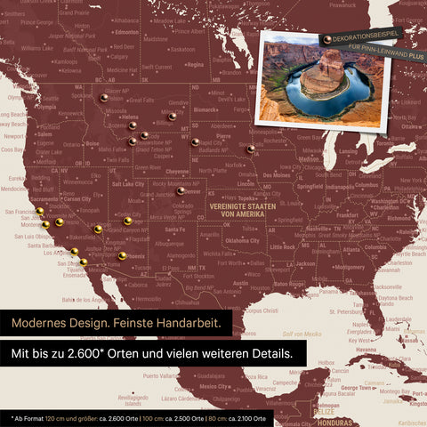 Detailreiche Weltkarte als Pinnwand in Bordeaux Rot zur Markierung von bis zu 2.600 Reisezielen in den USA, Kanada und Mexiko, Ideal für die visuelle Darstellung vergangener Reisen und zukünftiger Reisepläne