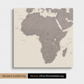 Neutrale und schlichte Ausführung einer Afrika-Karte als Pinn-Leinwand in Warmgray (Braun-Grau) ohne Personalisierung