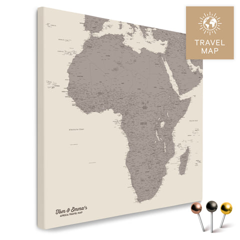Afrika-Karte in Warmgray (Braun-Grau) als Pinn-Leinwand, perfekt zum Markieren und Planen von Reisen, hier kaufen