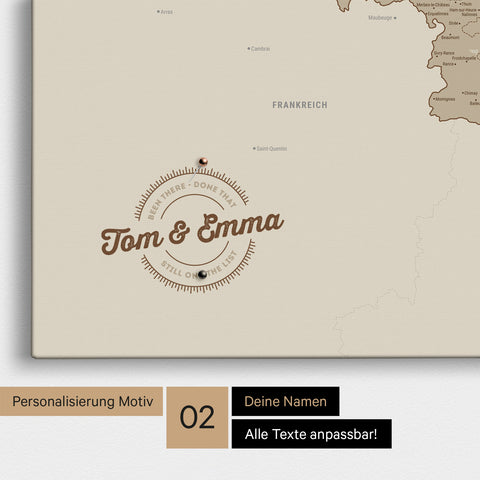Benelux-Karte Pinn-Leinwand in Desert Sand mit Personalisierung als rundes Logo, das eine Legende für bereits besuchte Reiseziele im Rundtext beinhaltet