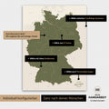 Übersicht über die vielfältigen Konfigurationsmöglichkeiten einer magnetischen Deutschland-Karte als Magnetboard in Olive Green, von der Auswahl des Aufhänge-Systems über Farben bis zum Detailgrad
