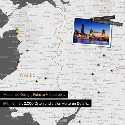 Ausschnitt einer Landkarte von Wales und England in Farbe Dunkelgrau mit Pins zur Markierung von besuchten Reisezielen