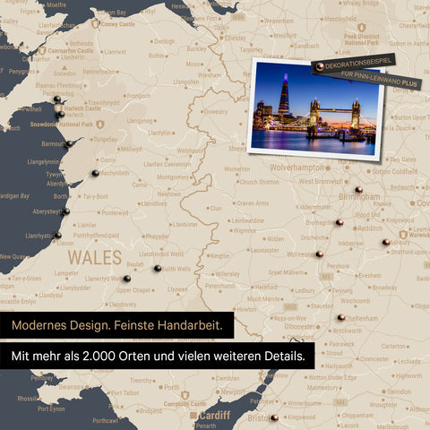 Ausschnitt einer Landkarte von Wales und England in Farbe Hale Navy (Blau-Gold) mit Pins zur Markierung von besuchten Reisezielen