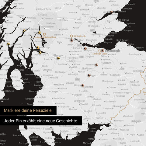 Detail einer England- & Großbritannien-Karte als Pinn-Leinand in Farbe Schwarz-Weiss mit Kartenausschnitt von Schottland