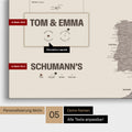 Europa-Karte in einem modernen Design in Warmgray (Braun-Grau) als Pinn-Leinwand mit Personalisierung als Logo mit einer Weltkugel