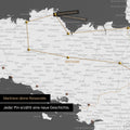Moderne Frankreich Landkarte in der Farbe Dunkelgrau als Pinn-Leinwand zeigt einen Ausschnitt der Bretagne, in der bereits besuchte Reiseziele durch Pins markiert sind 