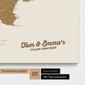 Landkarte von Italien als Pinnwand Leinwand in Bronze mit Personalisierung und Namen in einer modernen Schreibschrift