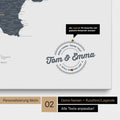 Italien-Karte Pinn-Leinwand in Denim Blue mit Personalisierung als rundes Logo, das eine Legende für bereits besuchte Reiseziele im Rundtext beinhaltet
