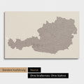 Neutrale und schlichte Standard-Ausführung einer Österreich-Karte als Pinn-Leinwand in Warmgray mit oder ohne Straßennetz