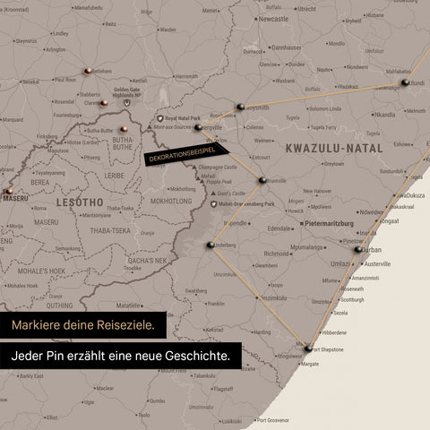Südafrika-Karte in Farbe Warmgray (Braun-Grau) mit Pins und Garn, die Reiseziele und die Reiseroute in Lesotho und Kwazulu-Natal absteckt.