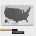 Neutrale und schlichte Ausführung einer USA Amerika Karte als Pinn-Leinwand in Light Gray