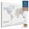 Magnetische Weltkarte ANTARCTICA mit Antarktis als massives Magnetboard in der Farbe Multicolor Light, in einem modernen, minimalistischem Design zum Pinnen und Markieren von Reisezielen mit Magneten