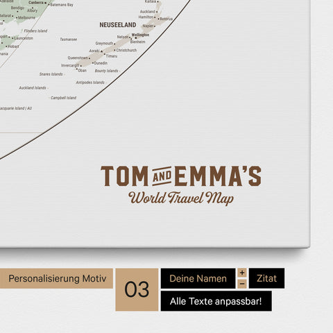 Personalisierung einer Weltkarte in der Equal-Earth-Projektion Pinnwand in Multicolor Light mit einem Logo im Vintage-Look, bei dem die Namen und die Unterzeile „World Travel Map“ geändert werden kann