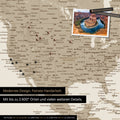 Detailreiche Weltkarte als Pinnwand in Desert Sand (Beige) zur Markierung von bis zu 2.600 Reisezielen in den USA, Kanada und Mexiko, Ideal für die visuelle Darstellung vergangener Reisen und zukünftiger Reisepläne