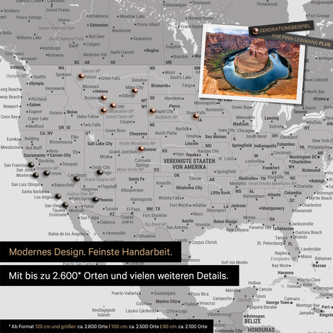 Detailreiche Weltkarte als Pinnwand in Multicolor Grau zur Markierung von bis zu 2.600 Reisezielen in den USA, Kanada und Mexiko, Ideal für die visuelle Darstellung vergangener Reisen und zukünftiger Reisepläne