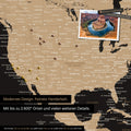Detailreiche Weltkarte als Pinnwand in Sonar Black (Schwarz-Gold) zur Markierung von bis zu 2.600 Reisezielen in den USA, Kanada und Mexiko, Ideal für die visuelle Darstellung vergangener Reisen und zukünftiger Reisepläne