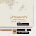 Pinnwand Leinwand einer Weltkarte in Gold mit Personalisierung als Logo mit Familiennamen und Legende